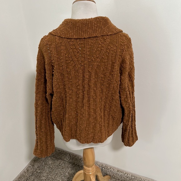 😊 Lush Oversized Collared Sweater - Picture 3 of 5